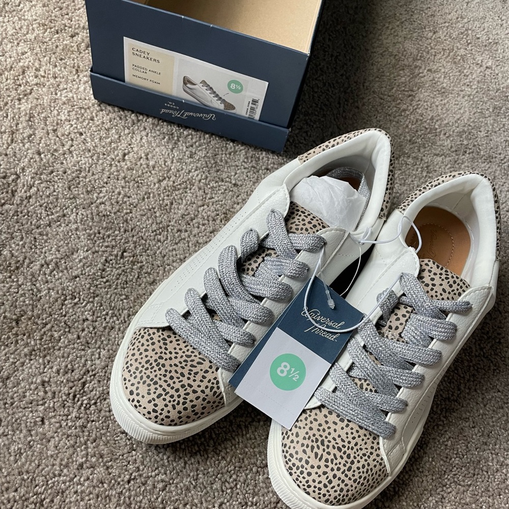 Universal threads cadey sneaker